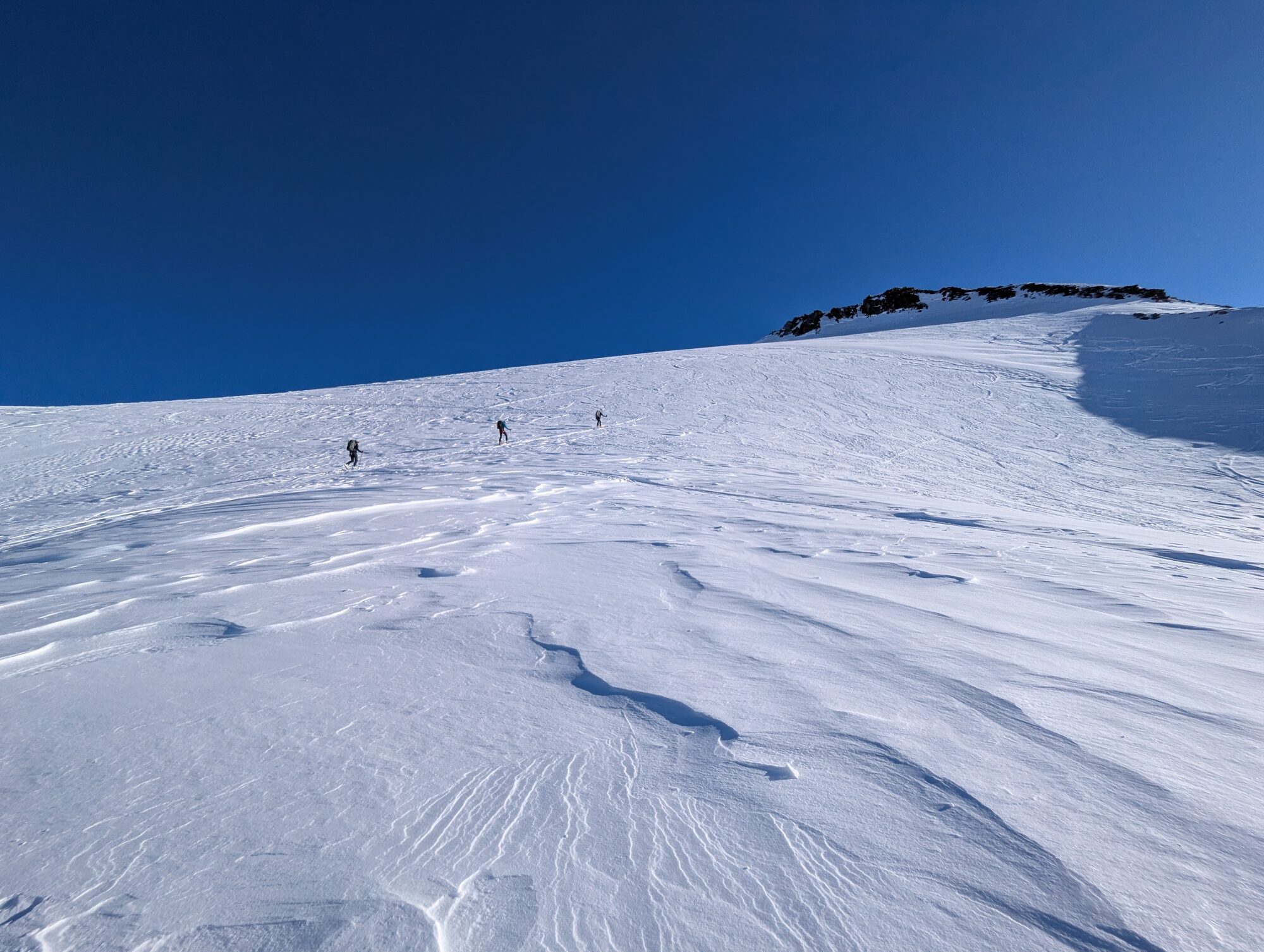 Skitourengeher beim Aufstieg zum Fluchtkogel