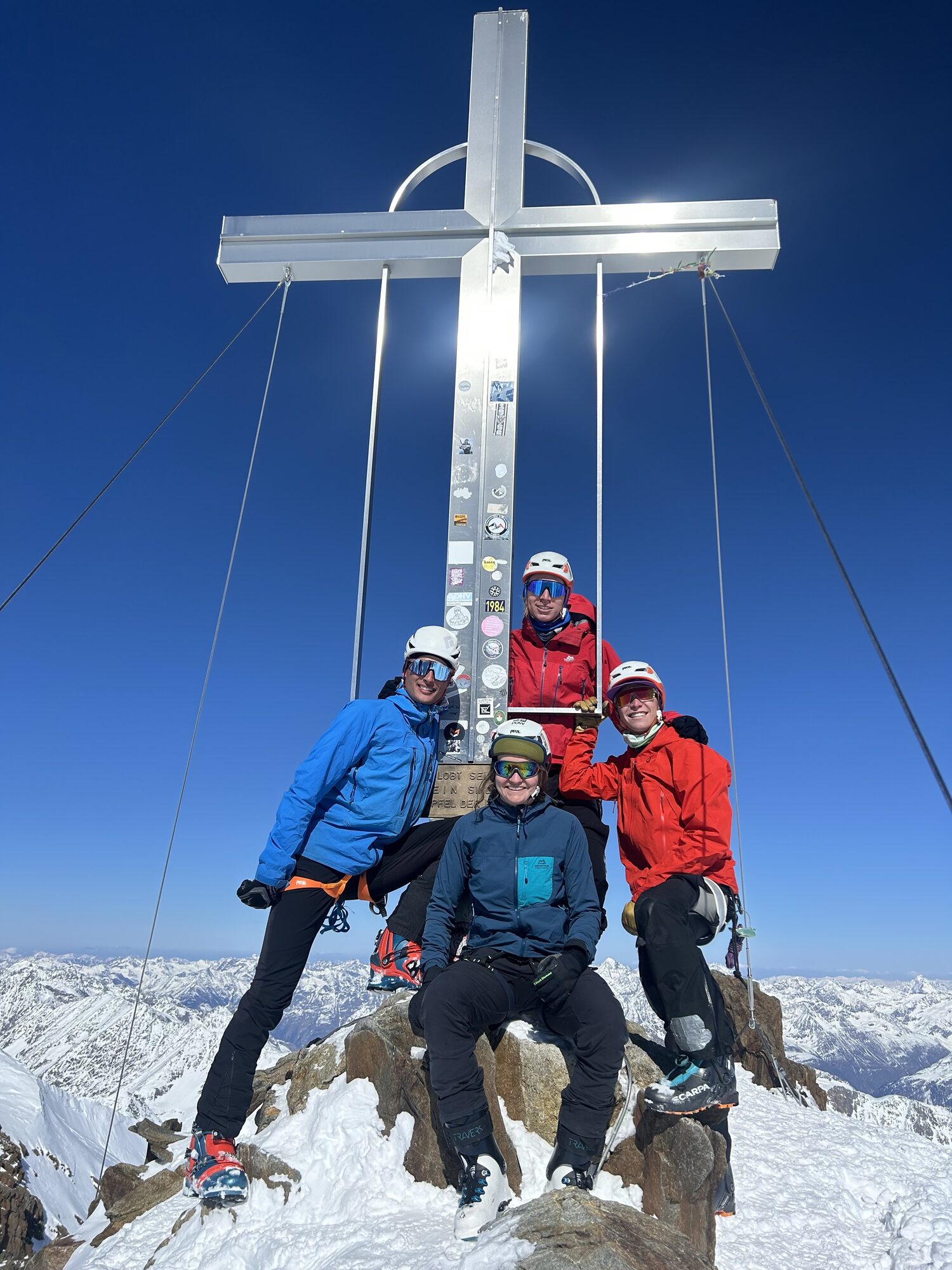 Gruppenfoto von Skitourengehern auf der Wildspitze